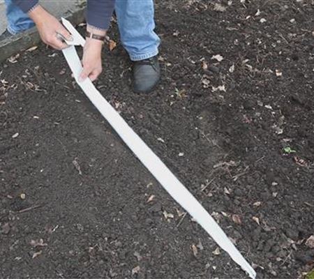 Blumen - Auslegen von Saatbändern Blumen - Auslegen von Saatbändern