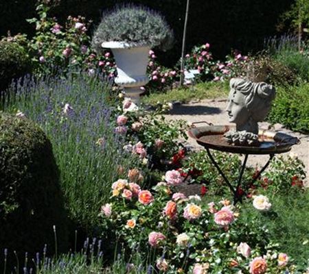 Es müssen nicht immer Zwerge sein - Skulpturen im Garten Es müssen nicht immer Zwerge sein - Skulpturen im Garten